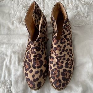 Low cut cheetah booties